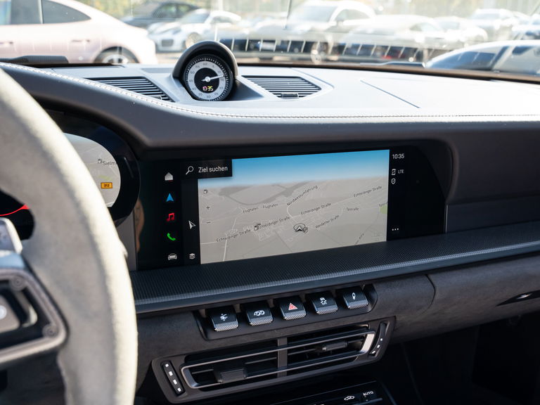 Porsche 992 Carrera 4 GTS