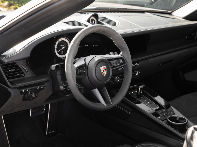 Porsche 992 Carrera 4 GTS