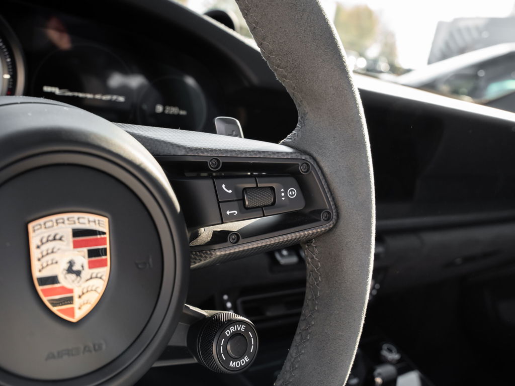 Porsche 992 Carrera 4 GTS