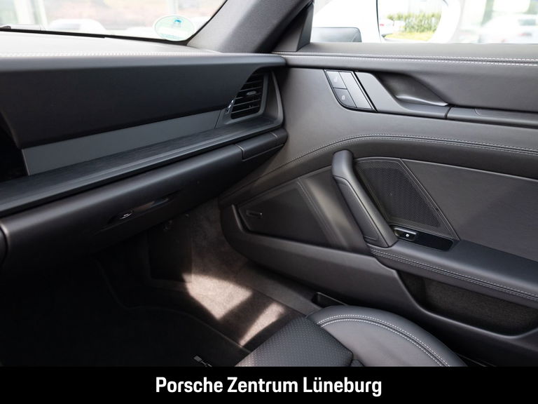 Porsche 992 Carrera 4 GTS