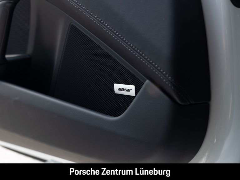 Porsche 992 Carrera 4 GTS