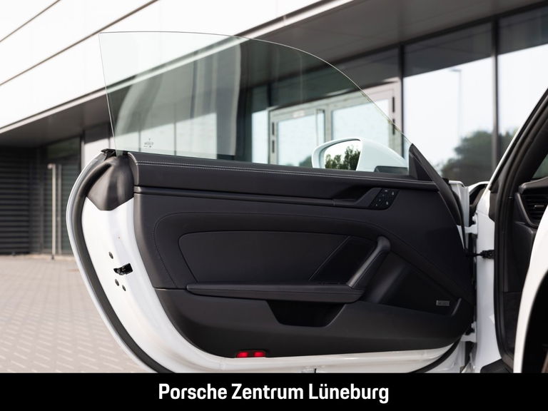 Porsche 992 Carrera 4 GTS