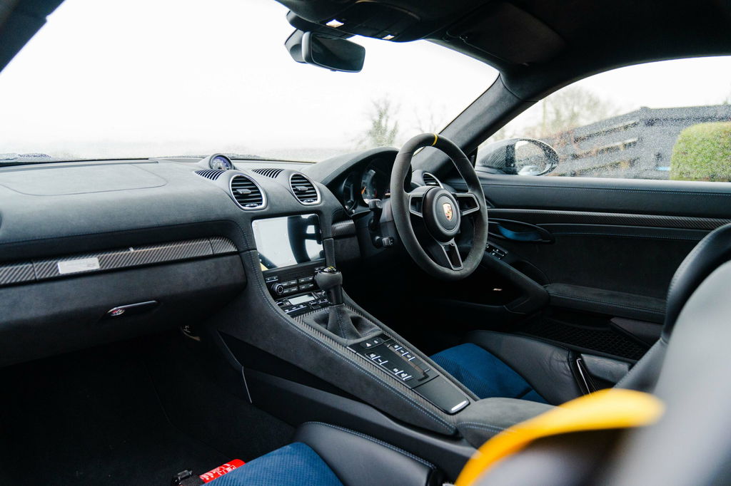 Porsche 718 Cayman GT4 RS