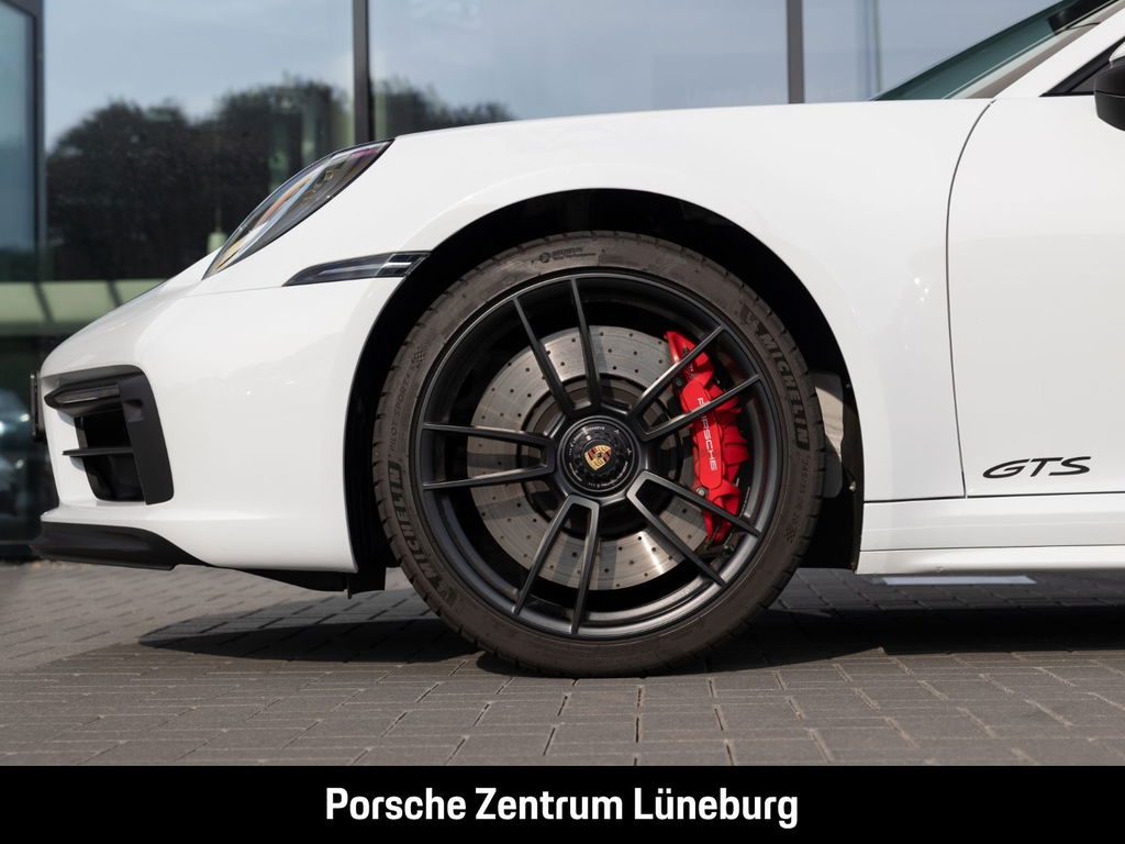 Porsche 992 Carrera 4 GTS