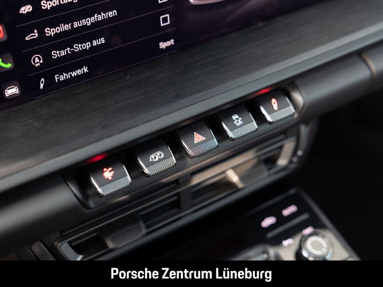 Porsche 992 Carrera 4 GTS