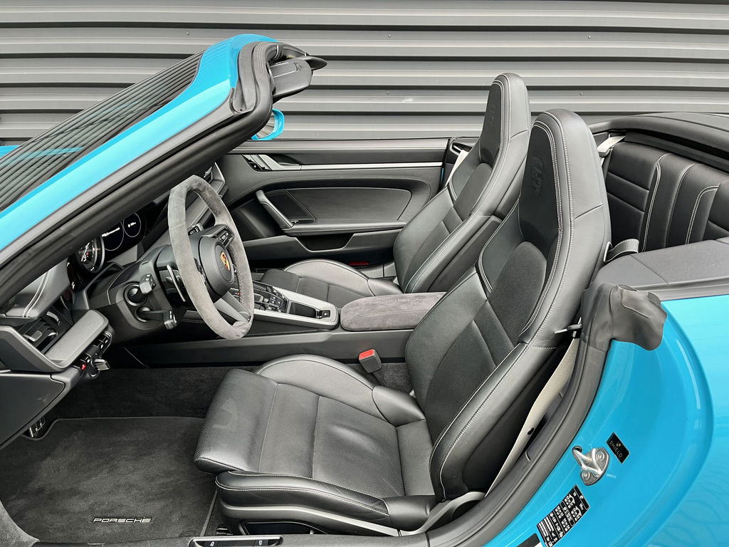 Porsche 992 Carrera 4S