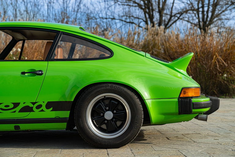 Porsche 911 Carrera 2.7