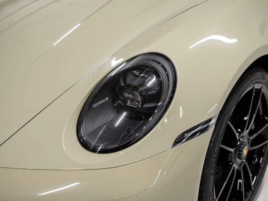 Porsche 992 Carrera 4 GTS