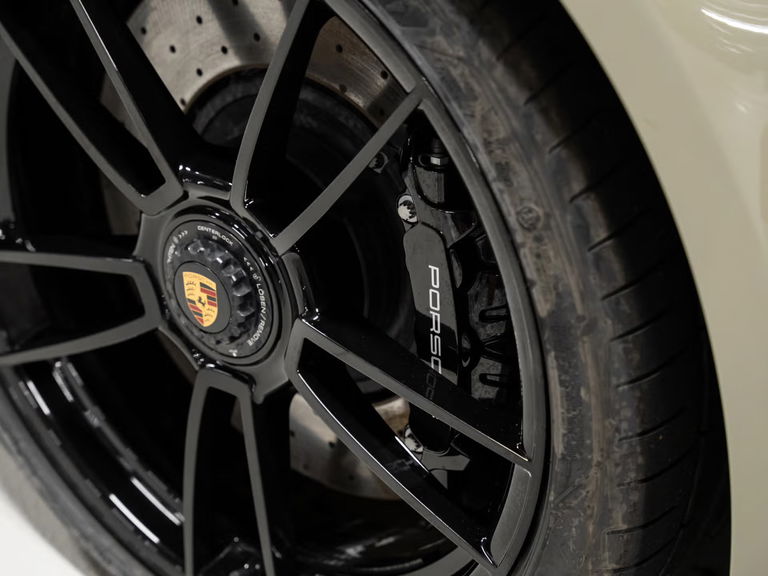 Porsche 992 Carrera 4 GTS