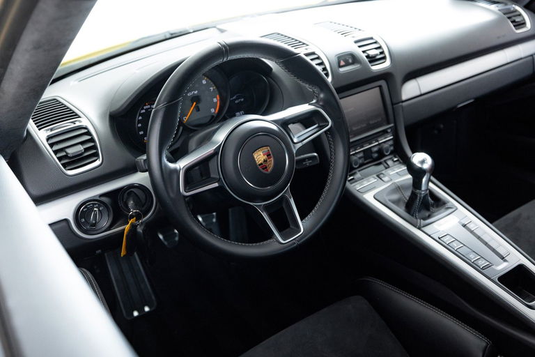 Porsche 981 Cayman GT4