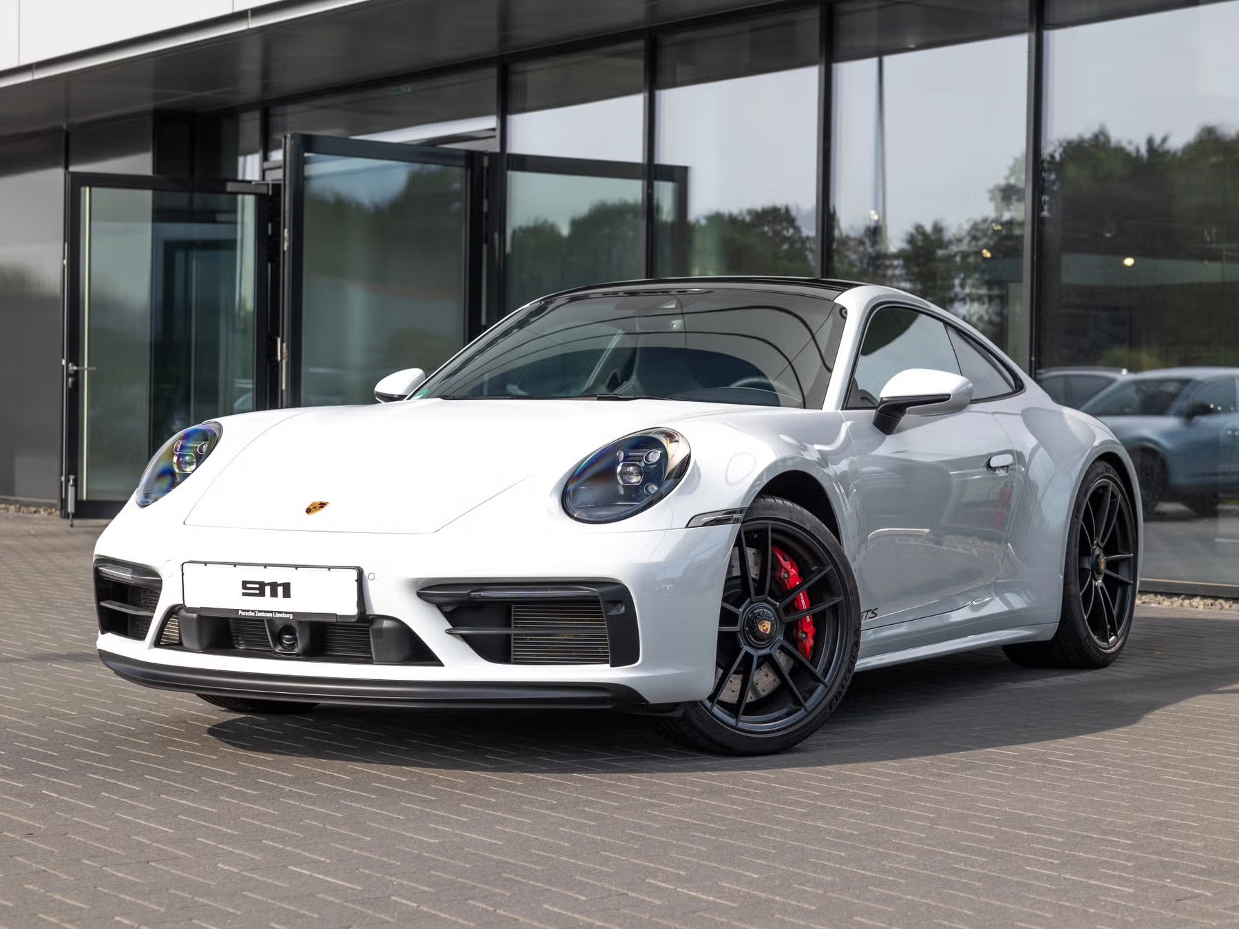 Porsche 992 Carrera 4 GTS