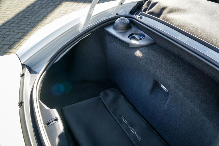 Porsche 718 Spyder RS