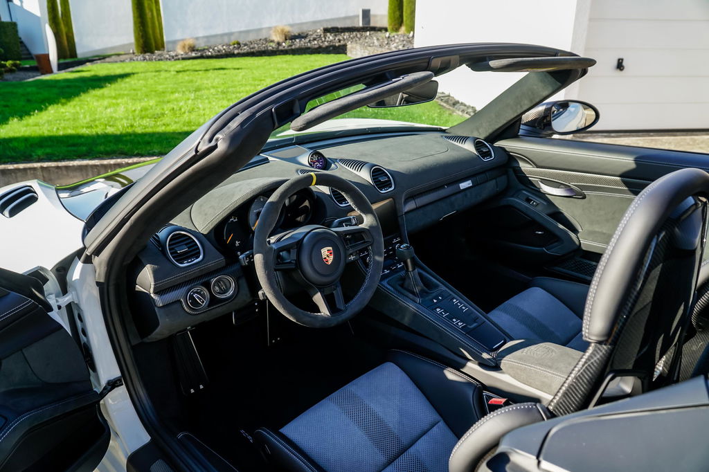 Porsche 718 Spyder RS