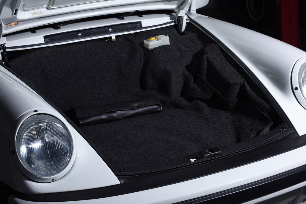 Porsche 911 Carrera 3.2 Speedster (US)