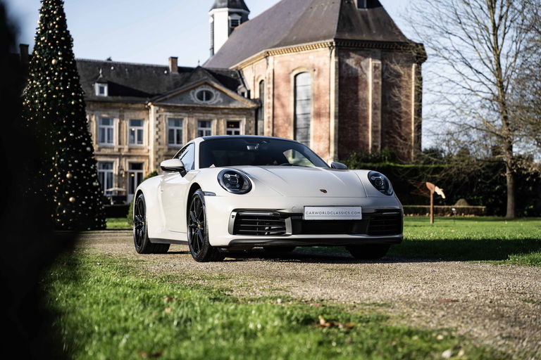 Porsche 992 Carrera