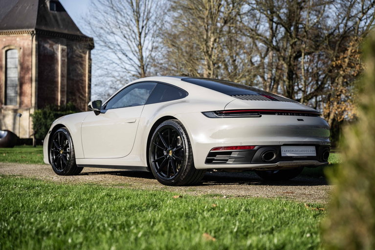 Porsche 992 Carrera