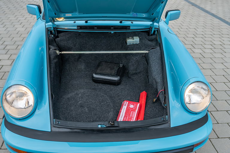 Porsche 911 Carrera 3.2 (US)