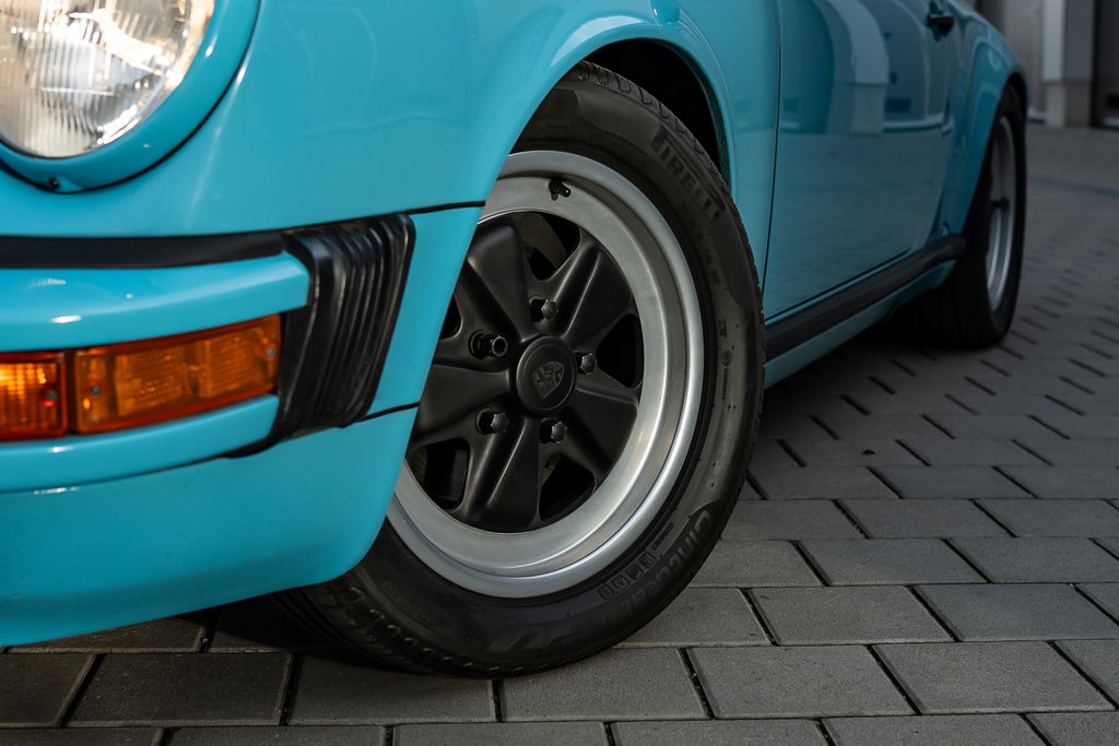 Porsche 911 Carrera 3.2 (US)