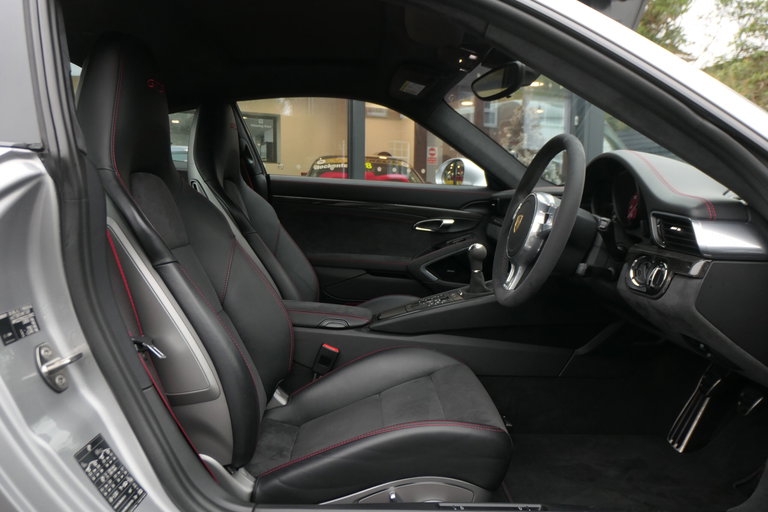 Porsche 991 Carrera GTS