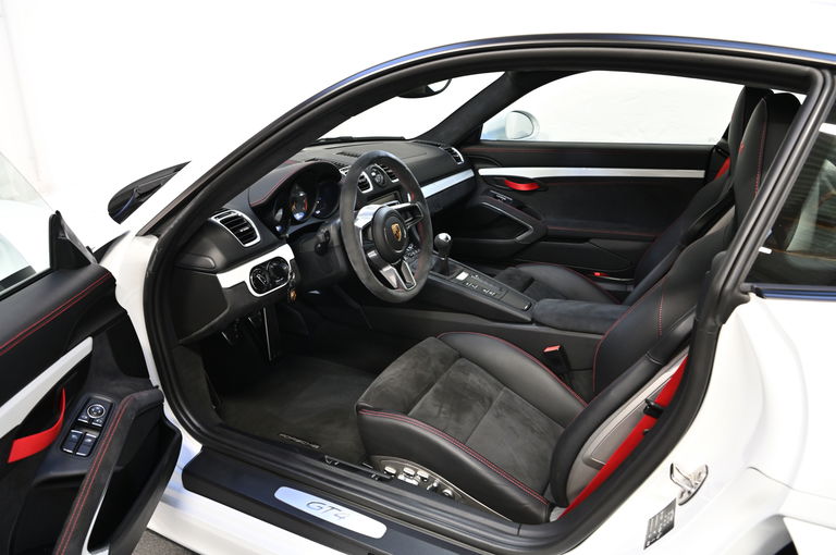 Porsche 981 Cayman GT4