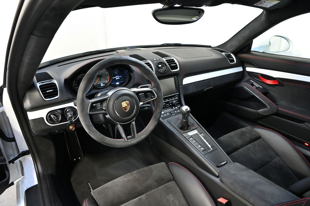 Porsche 981 Cayman GT4