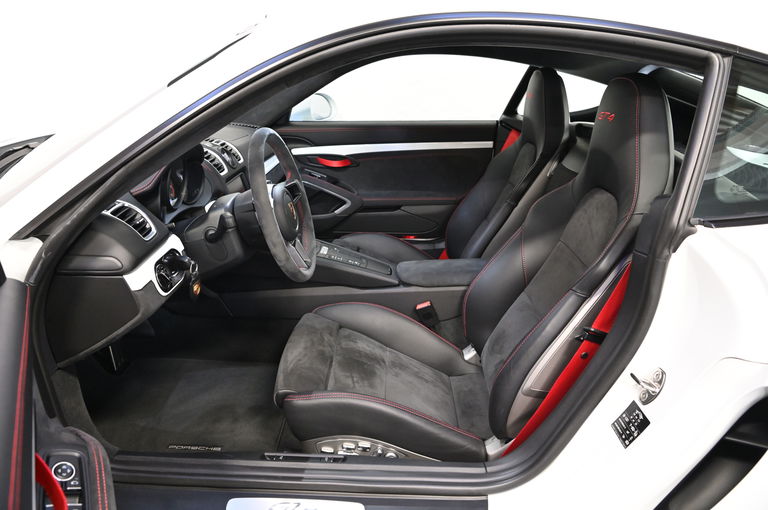 Porsche 981 Cayman GT4