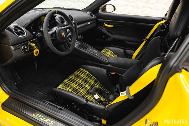 Porsche 718 Cayman GT4 RS