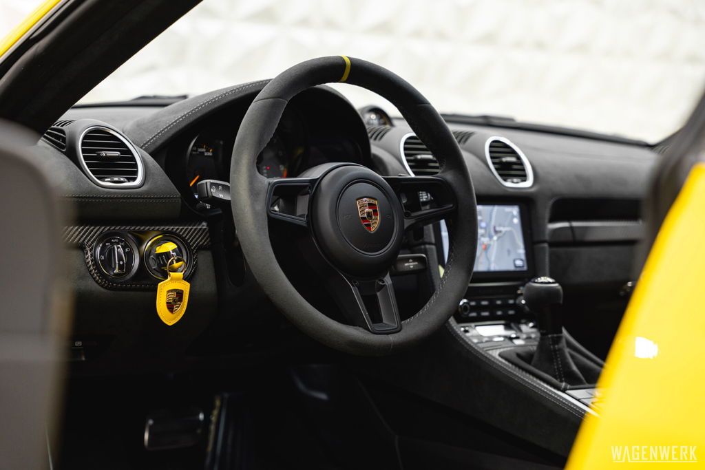 Porsche 718 Cayman GT4 RS