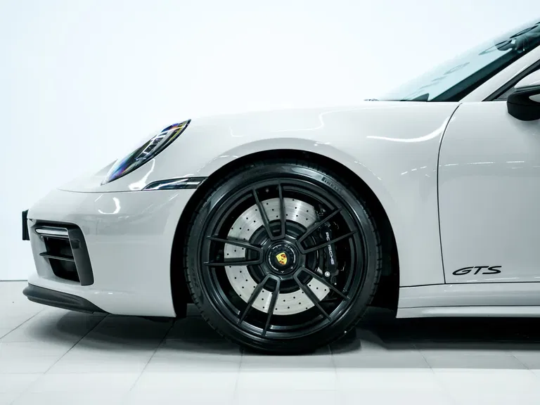 Porsche 992 Carrera 4 GTS