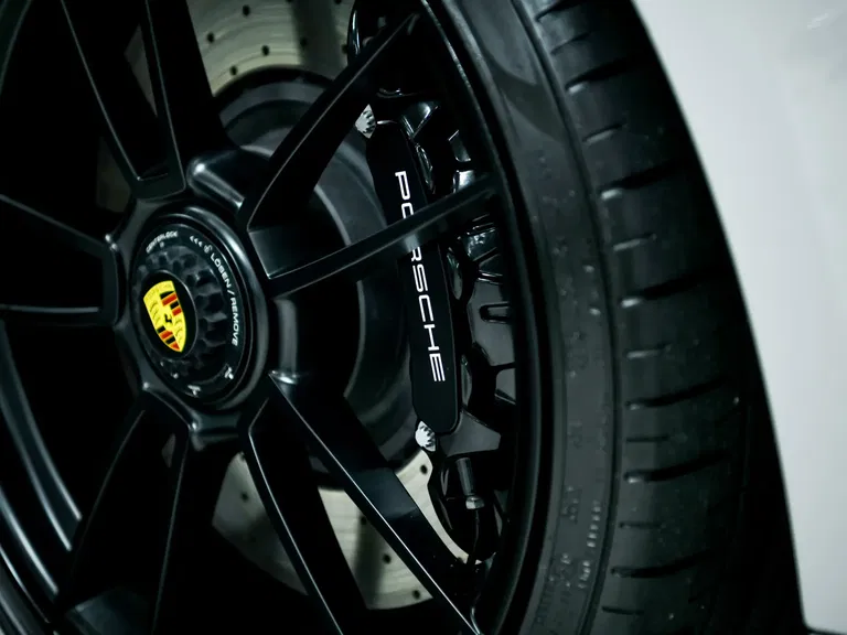 Porsche 992 Carrera 4 GTS