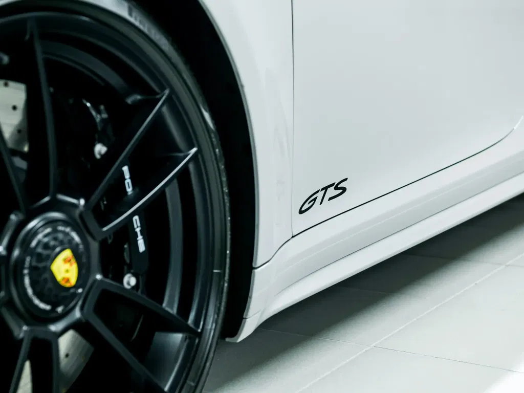 Porsche 992 Carrera 4 GTS