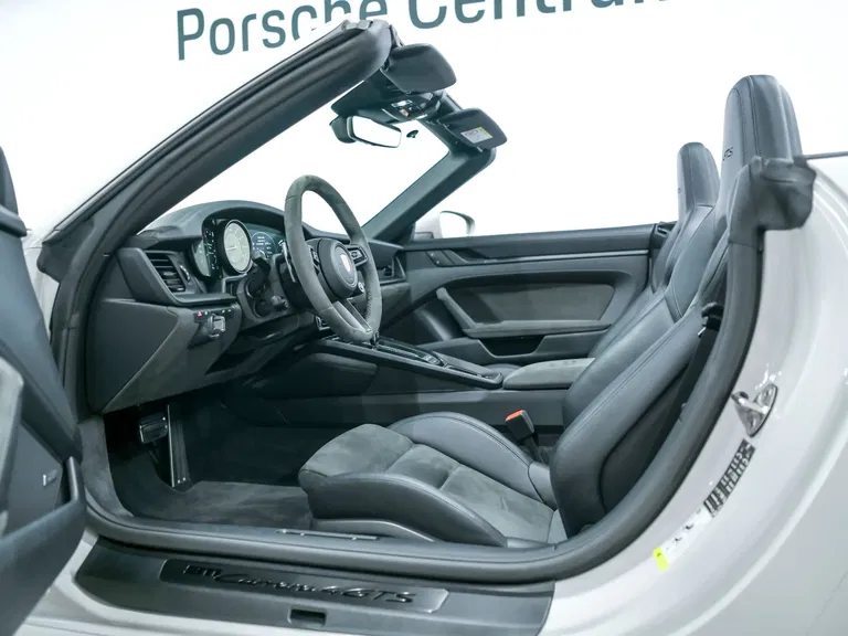 Porsche 992 Carrera 4 GTS