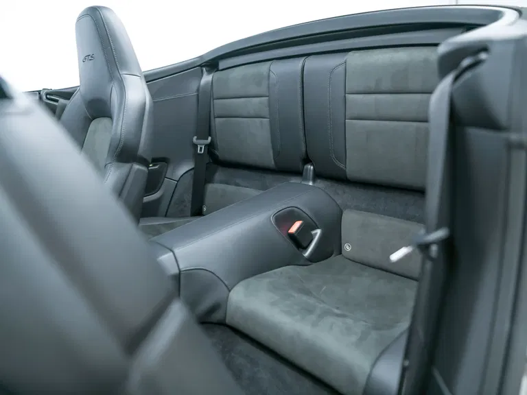 Porsche 992 Carrera 4 GTS