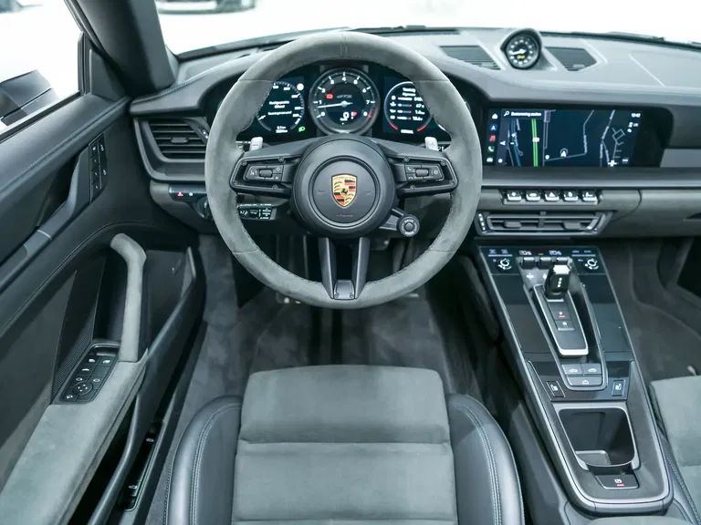 Porsche 992 Carrera 4 GTS