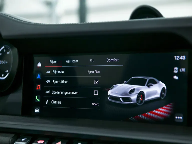 Porsche 992 Carrera 4 GTS