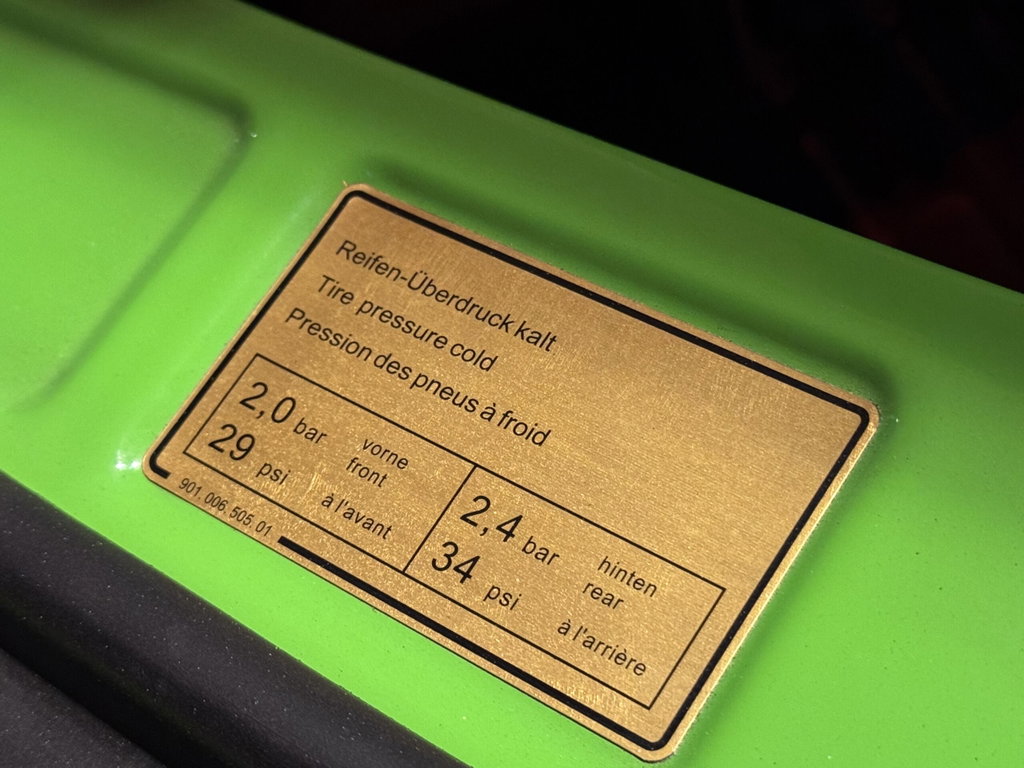 Porsche 911 Carrera 2.7