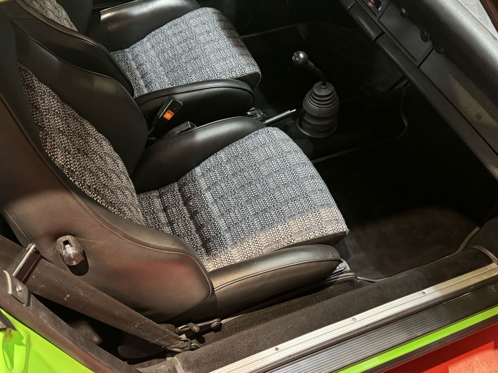 Porsche 911 Carrera 2.7