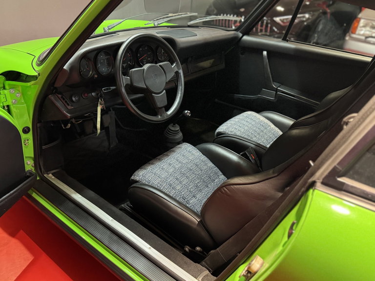 Porsche 911 Carrera 2.7