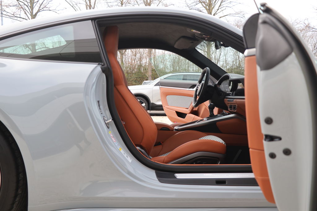 Porsche 992 Sport Classic