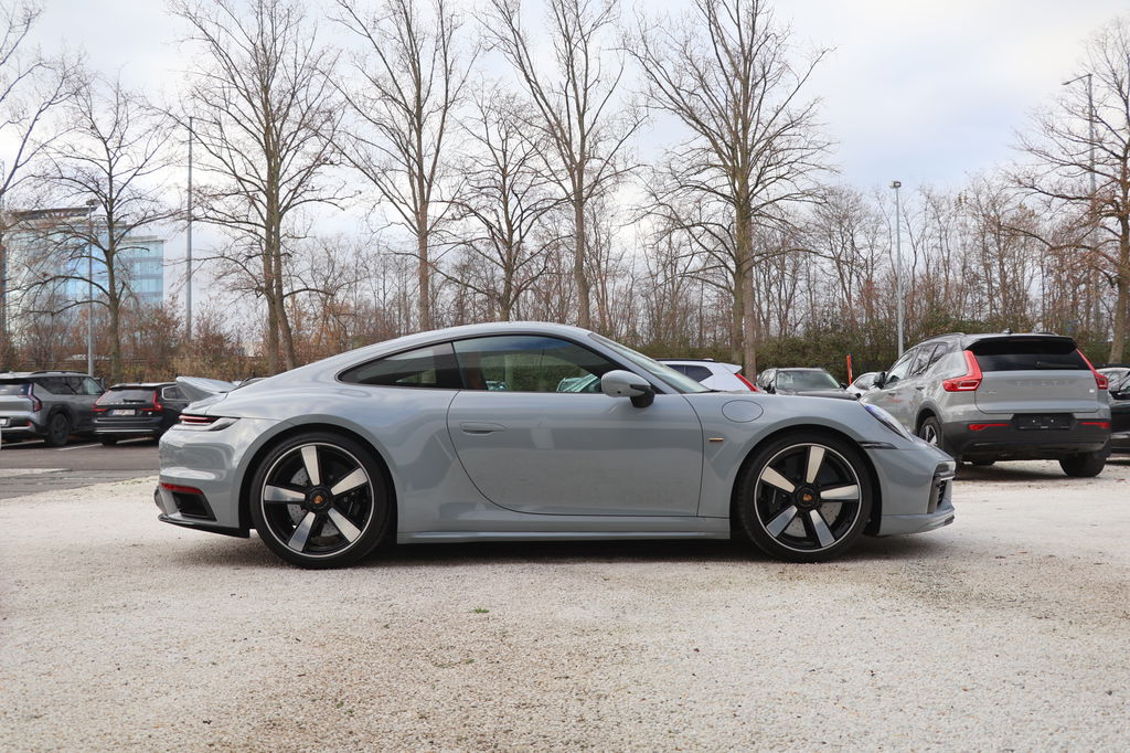 Porsche 992 Sport Classic
