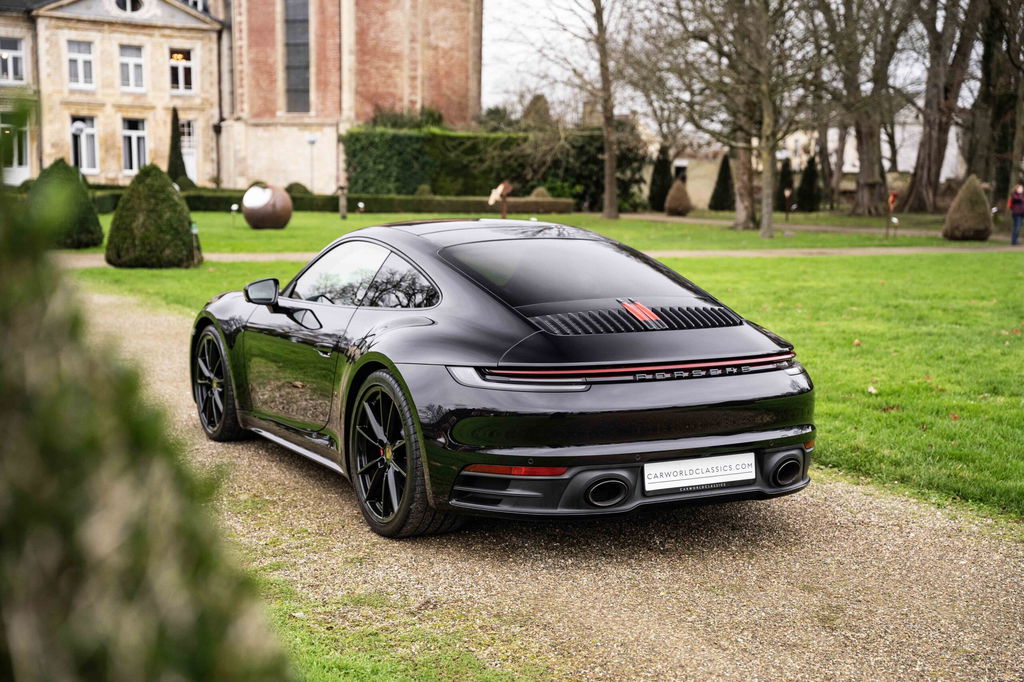 Porsche 992 Carrera 4S