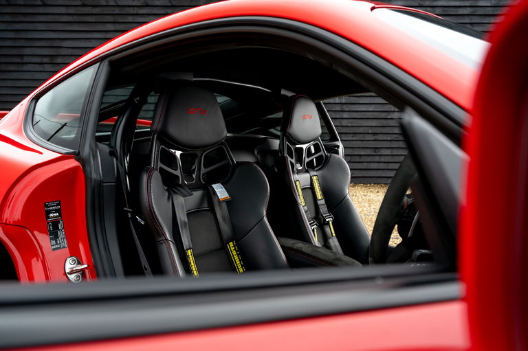 Porsche 718 Cayman GT4