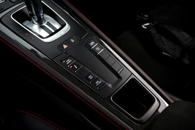 Porsche 718 Cayman GT4