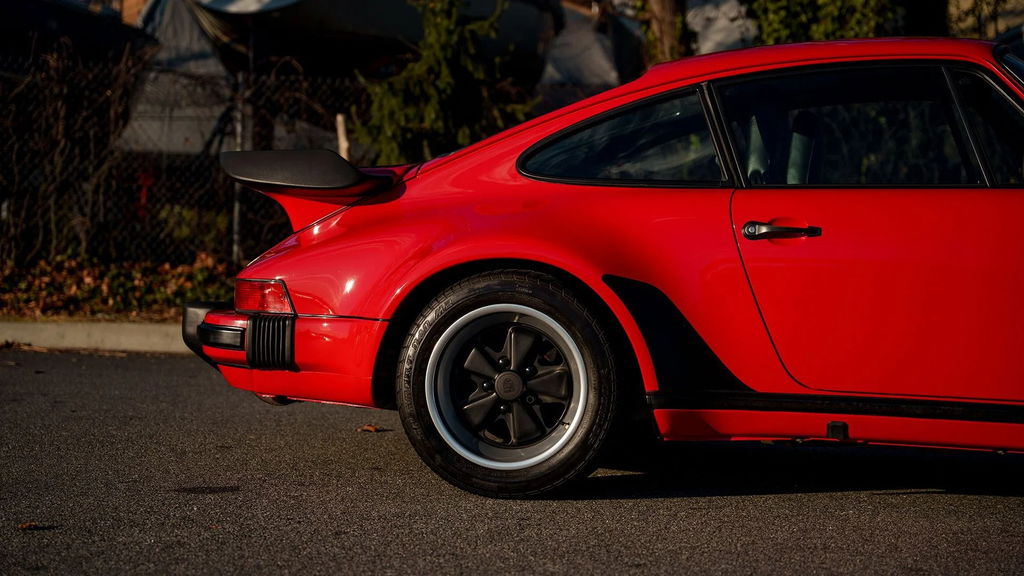 Porsche 911 Turbo 3.3 (US)
