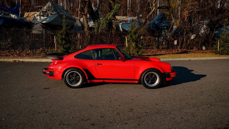 Porsche 911 Turbo 3.3 (US)