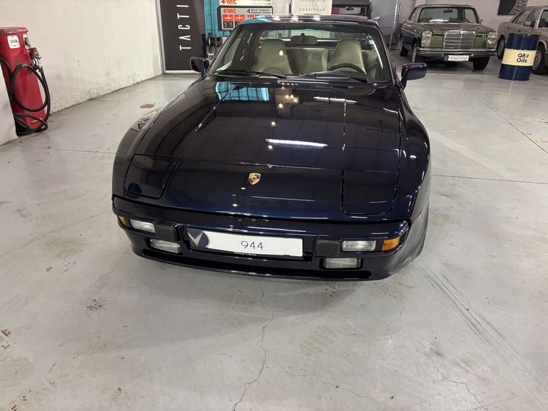 Porsche 944 Coupé