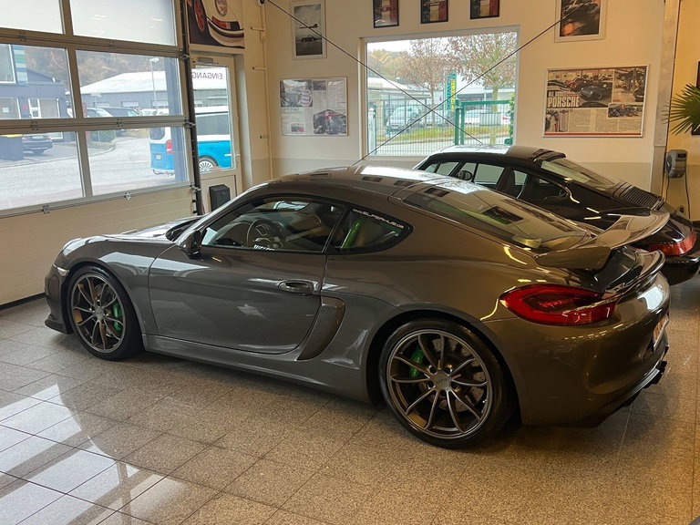Porsche 981 Cayman GT4