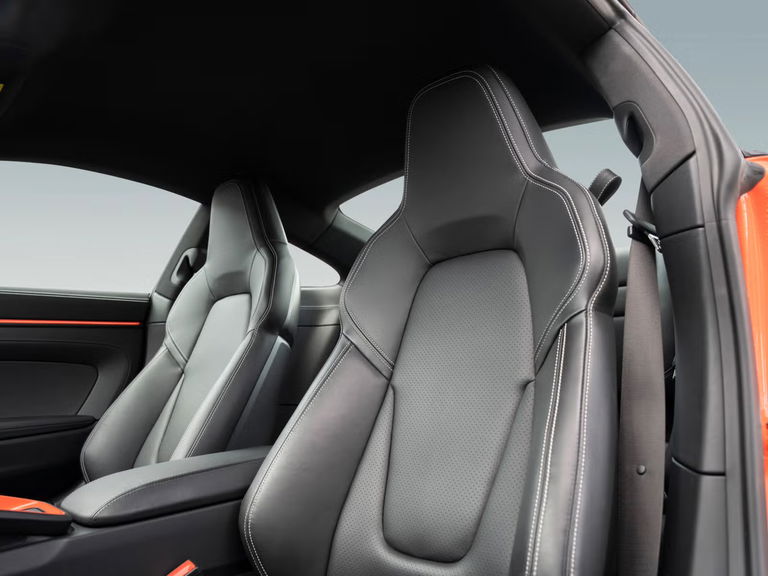 Porsche 992 Carrera 4 GTS