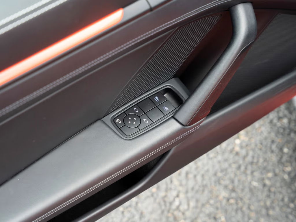 Porsche 992 Carrera 4 GTS