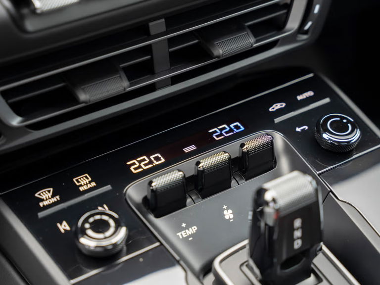 Porsche 992 Carrera 4 GTS